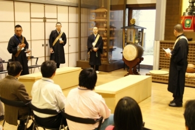 「歩いて終活 寺町ウォーキング」(後編)お題目で入棺体験 in立源寺 「歩いて終活 寺町ウォーキング」(後編)お題目で入棺体験 in立源寺
