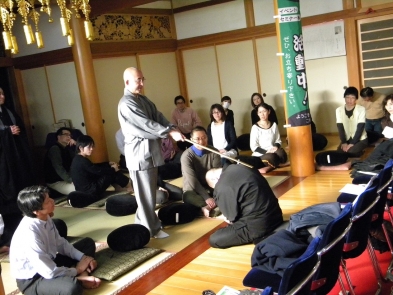 初期「仏教ひとまわりツアー」再放送②プチ修行「坐禅」 初期「仏教ひとまわりツアー」再放送②プチ修行「坐禅」