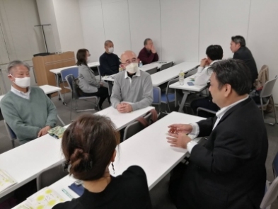 「お坊さんと今年を振り返って」 お坊さんを交えたディスカッション 「お坊さんと今年を振り返って」 お坊さんを交えたディスカッション